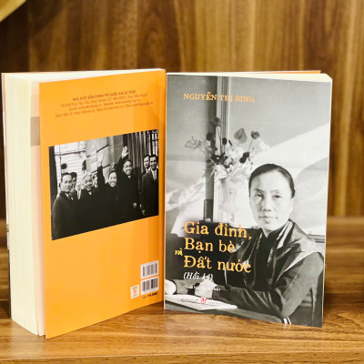 Combo Hồi Ký Nguyễn Thị Bình - Gia Đình, Bạn Bè Và Đất Nước (Bìa Mềm) + Thành Phố Hồ Chí Minh - Giờ Khắc Số 0 - Những Phóng Sự Về Kết Thúc Cuộc Chiến Tranh 30 Năm