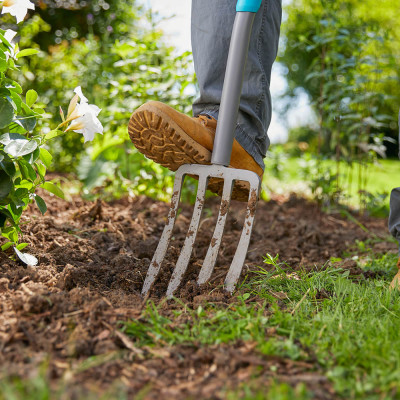 Chĩa trồng cây cán dài 117cm Gardena 17013-20