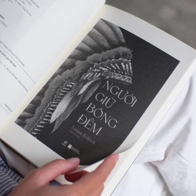 Người Giữ Bóng Đêm