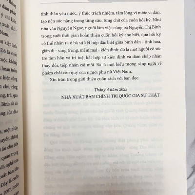 Sách - Hồi Ký Nguyễn Thị Bình - Gia Đình, Bạn Bè Và Đất Nước BM