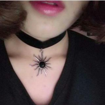 Vòng cổ choker tatoo hình ông mặt trời mầu đen phối vàng V6