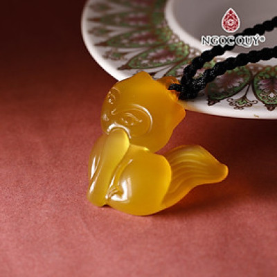 Mặt dây chuyền hồ ly mã não vàng 39x35mm mệnh thủy, kim - Ngọc Quý Gemstones