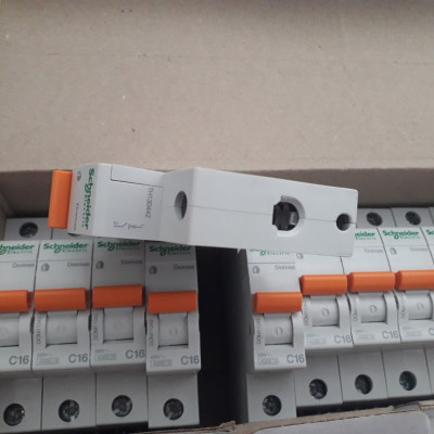 Cầu dao điện DOM11342 MCB 1P-16A Schneider