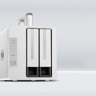 Combo bộ thiết bị lưu trữ DAS TerraMaster TD2 Thunderbolt 3 kèm 1 ổ cứng NAS N300 3.5inch 24/7 Hàng chính hãng