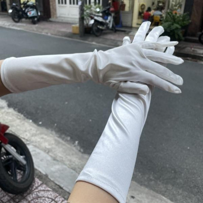 Găng tay màu trắng kem ( trắng ngà ) vải phi dài 37cm