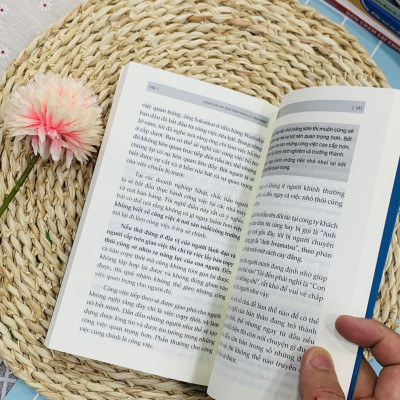 Sách Nhà Lãnh Đạo Truyền Cảm Hứng: 51 Nguyên Tắc Thu Phục Lòng Người