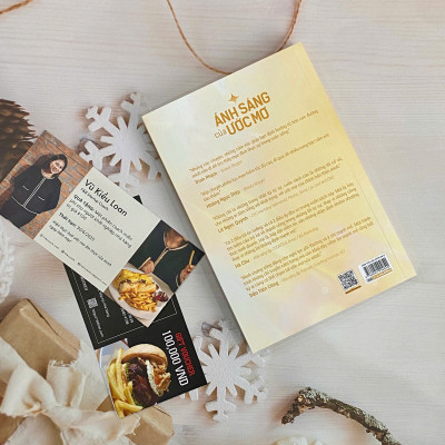 Sách - Ánh sáng của ước mơ