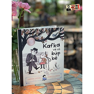 (Bìa cứng in màu) KAFKA VÀ CÔ BÉ BÚP BÊ  - Larissa Theule  - Minh họa: Rebecca Green - Trần Quân dịch - Crabit Kidbooks 