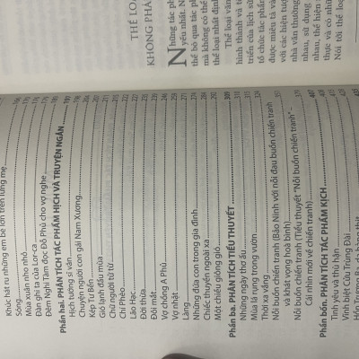 sách phân tích tác phẩm văn học theo đặc trưng thể loại