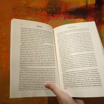 Sách - Influence, New and Expanded: The Psychology of Persuasion by Robert B Cialdini PhD/Business Culture›Motivation & Self-Improvement