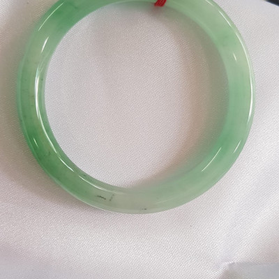 Vòng Mới đá ngọc cẩm thạch tự nhiên TR Lý A SAO 50 Size vòng 50mm x 7,2mm Màu Xanh ngọc lý trắng bóng nhẹ nhàng đẹp bóng xinh đẹp nữ 50kg - 55kg đeo đẹp ạ Món Quà Ý nghĩa Anh Chị tặng Mẹ, Vợ, người thân yêu ạ