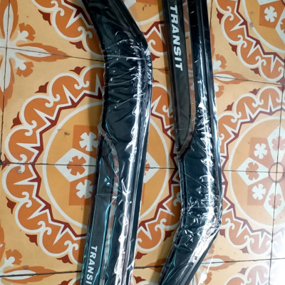 Bộ vè mưa vân gồ đen dành cho  xe Ford transit 2014-2018