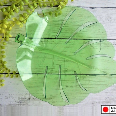 Đĩa nhựa pha lê hình chiếc lá Yamada Monstera - Hàng Nội Địa Nhật Bản