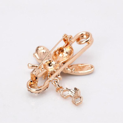 Cài áo con ong BHC11