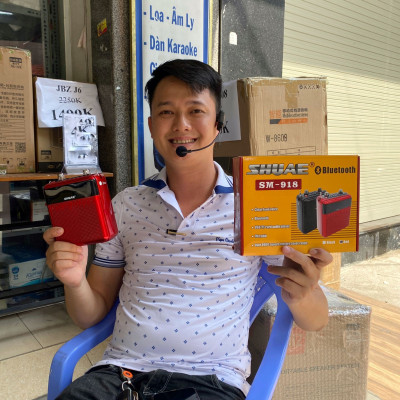 Loa trợ giảng Shuae SM918 - Máy trợ giảng kèm micro cài tai không dây - Kết nối Bluetooth, AUX, USB, SD card, FM - Công suất 15W - Có echo hát karaoke dễ dàng - Pin sạc dung lượng lớn cho thời gian sử dụng lên đến 6h - Hàng nhập khẩu