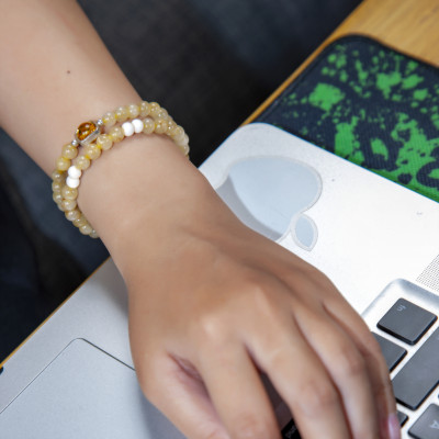 Vòng tay phong thủy Thạch anh tóc vàng mix hổ phách thiên nhiên mạng Thổ - Kim VT071