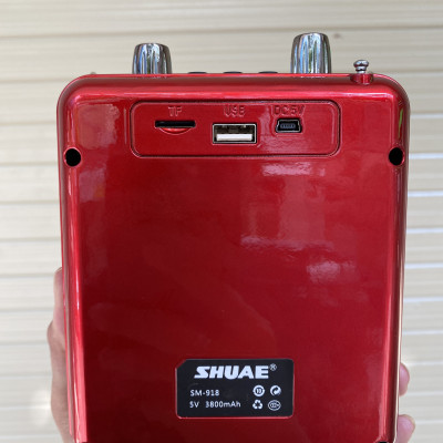 Loa trợ giảng Shuae SM918 - Máy trợ giảng kèm micro cài tai không dây - Kết nối Bluetooth, AUX, USB, SD card, FM - Công suất 15W - Có echo hát karaoke dễ dàng - Pin sạc dung lượng lớn cho thời gian sử dụng lên đến 6h - Hàng nhập khẩu