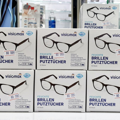 Hộp giấy lau kính 