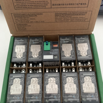 Rơ le RXM4AB2BD Schneider, coil 24Vdc, 14 chân, có LED, có phím test  | Hàng Chính hãng |