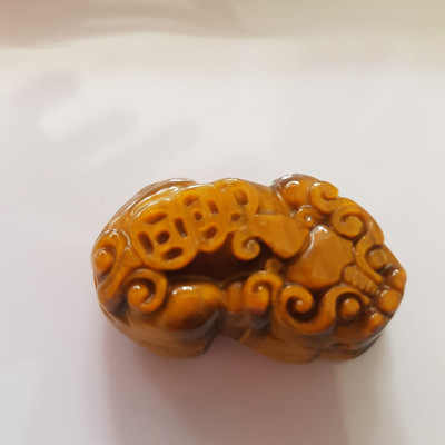 Tỳ Hưu Đá Mắt Hổ Vàng Nâu Tự Nhiên To Phối Vòng Tay Nam  Kích thước tỳ hưu dài 35mm x ngang 20mm  Phối vòng tay nam size 14ly, 16ly và 18ly ạ