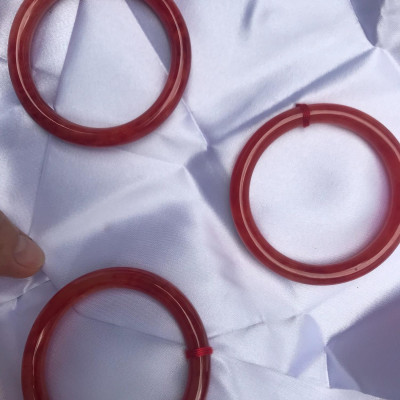 VÒNG TAY ĐÁ CẨM THẠCH ĐỎ ĐẸP NỮ NI53 NÈ DÀNH CHO CHỊ EM TỪ 50KG ĐẾN 57KG Ạ