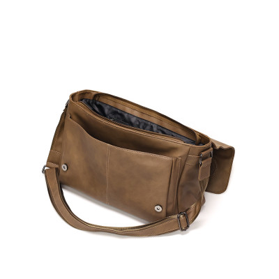 Túi đeo chéo nam kiểu dáng mới - BEE GEE DCN9402