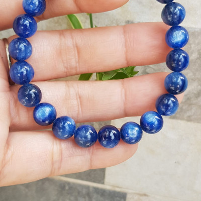 Vòng tay nữ đá  kyanite tự nhiên hay đá Sapphire nước xanh dương Đậm bóng đẹp 8mm đẹp sang tốt sức khỏe , mang lại may mắn, tài lộc nữ mệnh Thủy mệnh Mộc đeo ạ