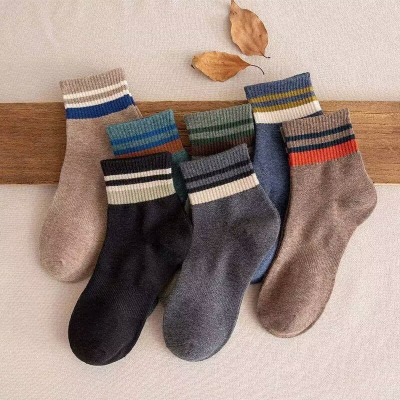 Combo 5 Vớ tất Nam Nữ kẻ 3 sọc cổ cao phong cách trẻ trung, năng động.