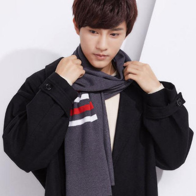 Khăn choàng Nam phong cách Hàn Quốc