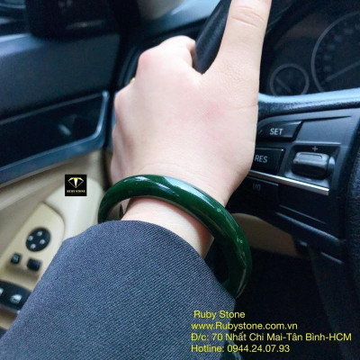 Vòng tay ngọc bích Canada