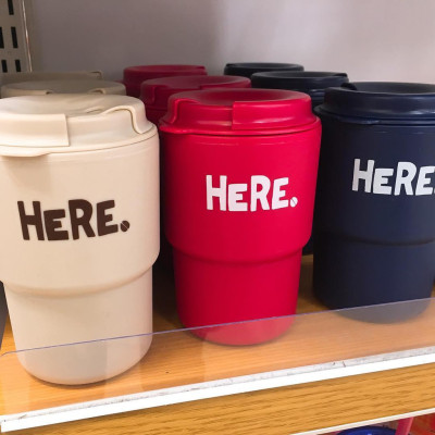 Ly cốc có nắp tiện lợi, giữ nhiệt nóng lạnh đều được 320ml, chất liệu nhựa PP (màu kem)