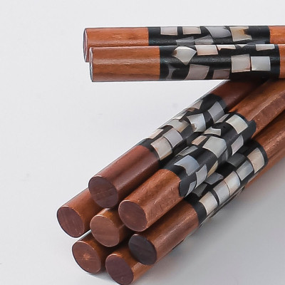 Bộ 10 đôi đũa khảm trai đỏ PHUSANG được làm từ gỗ tự nhiên không chất bảo quản dùng trong nhà khách sạn và bàn ăn