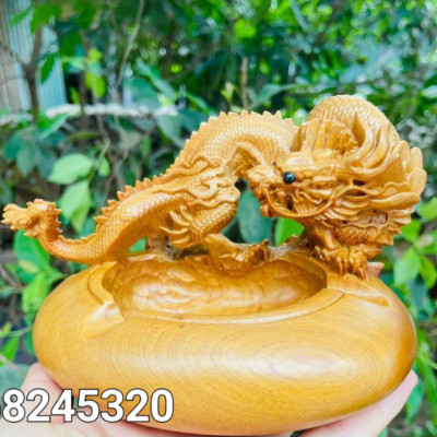 Gạt tàn khắc rồng bằng gỗ bách xanh thơm nức kt 15×10×9cm 