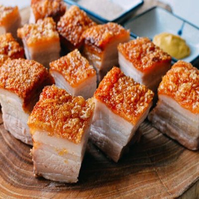 Dụng cụ châm  bì châm  thịt ,  dần  thịt mềm giúp thịt ngấm gia vị nhanh và ngon hơn ,dùng chế biến lợn quay , da giòn ,thịt nướng , thịt rán 