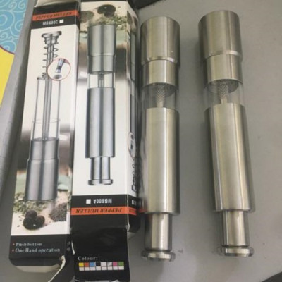 Dụng cụ xay tiêu bấm + rắc muối tiêu tại chỗ (tiêu bấm inox)