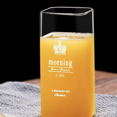 LY THỦY TINH CHỊU NHIỆT UỐNG NƯỚC, SINH TỐ HOA QUẢ PHONG CÁCH ANH ( GIAO HÌNH CHỮ NGẪU NHIÊN )- VD90