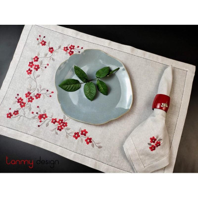 Bộ lót đĩa và khăn ăn thêu tay hoa đào leo.