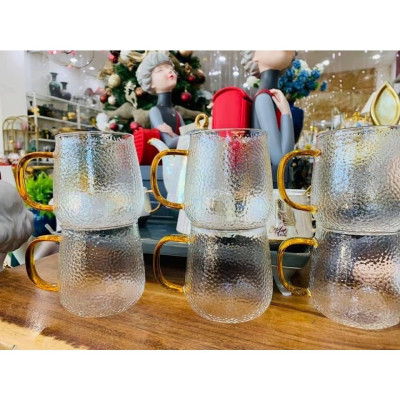 Cốc thủy tinh chịu nhiệt vân sần quai vàng