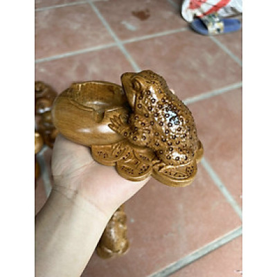 Gạt tàn điêu khắc con cóc  bằng gỗ bách xanh thơm nức kt 15×10×7cm