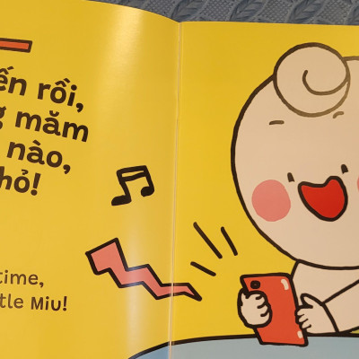 Sách Ehon Miu Bé Nhỏ Phần 4 Song Ngữ - Miu Bé Nhỏ Đừng Vừa Ăn Vừa Xem Điện Thoại Nhé