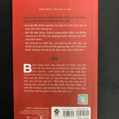 Vượt Qua Bản Ngã (Ego Is The Enemy) - Chiến Thắng Kẻ Thù Lớn Nhất Của Bạn - Ryan Holiday - Phí Thị Mai - (bìa mềm)