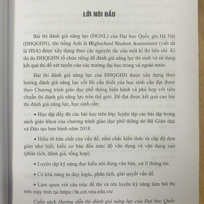 Sách - Hướng dẫn thi đánh giá năng lực của Đại học Quốc gia Hà Nội năm 2025 (Highschool Student Assessment - HSA)
