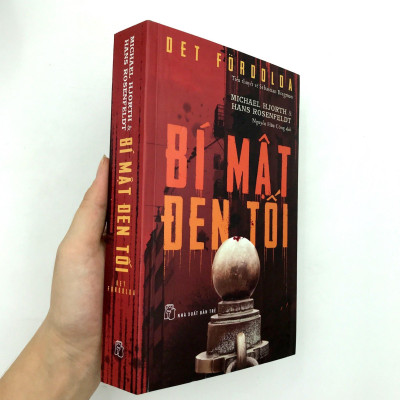 Bí Mật Đen Tối