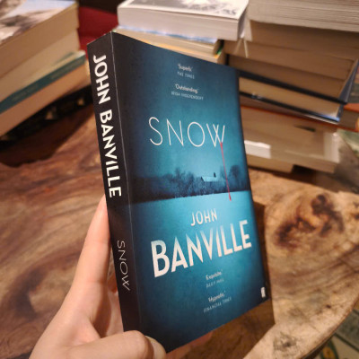 Sách - Snow : the masterful country house murder mystery and top 10 Sunday Times bestseller (Strafford and Quirke) by John Banville