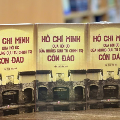 Sách - Hồ Chí Minh qua hồi ức của những cựu tù chính trị Côn Đảo - Nhiều tác giả