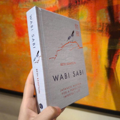 Sách - Wabi Sabi: Japanese Wisdom for a Perfectly Imperfect Life by Beth Kempton-Hardcover/Meditation Book-Ngoại Văn Nhập Khẩu
