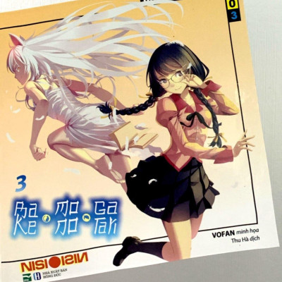 BAKEMONOGATARI 3 - Bản Thường Ver B: Standee Bập Bênh + Postcard Nhựa