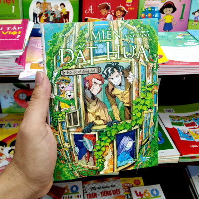 Miền Đất Hứa - The Promised Neverland - Hồi Ức Về Đồng Đội - Tặng Kèm Card Khung Cửa Hồi Ức