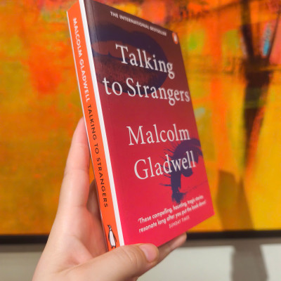 Sách - Talking to Strangers by Malcolm Gladwell - Tâm lý học tiếng Anh - Psychology/Sociology in English