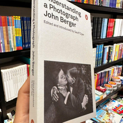 Sách - Understanding a Photograph by John Berger editted and introduced by Geoff Dyer - Penguin Modern Classics
